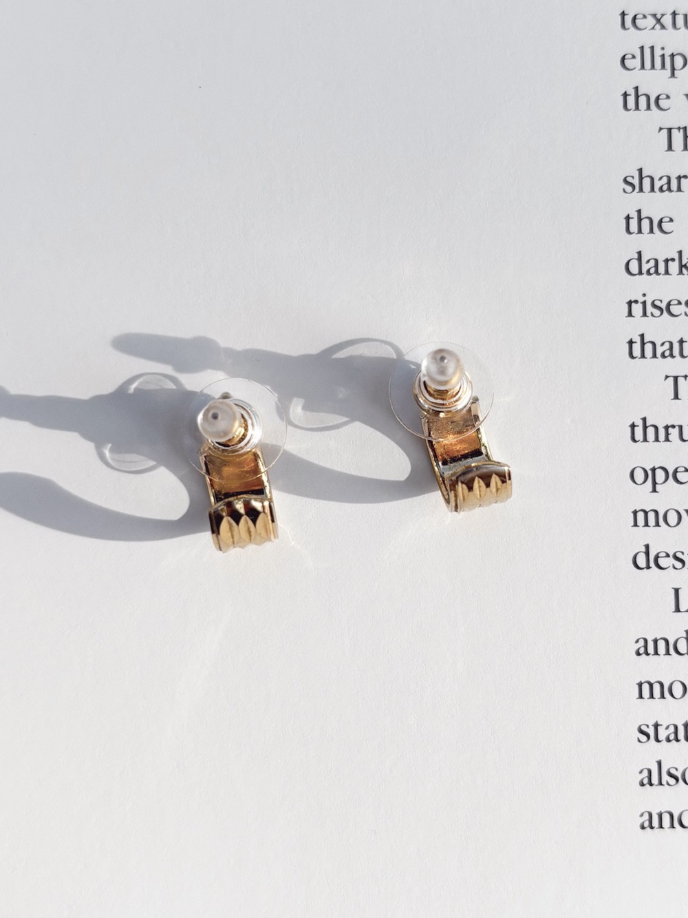 VTG Earrings - Picture 2 of 4